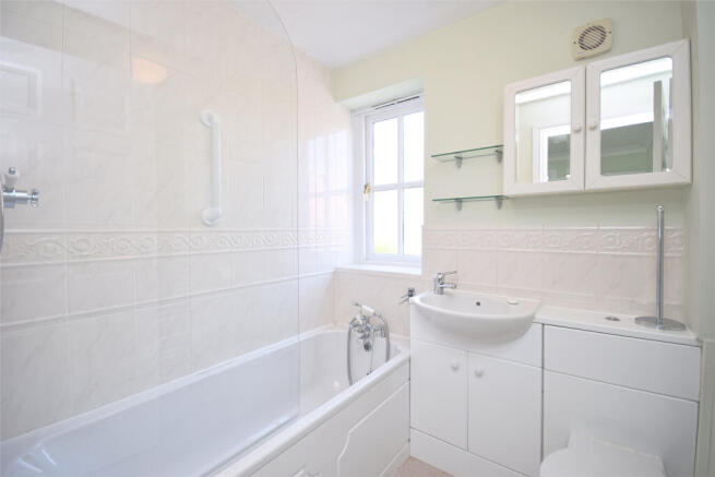 3 bed House to rent Image 8