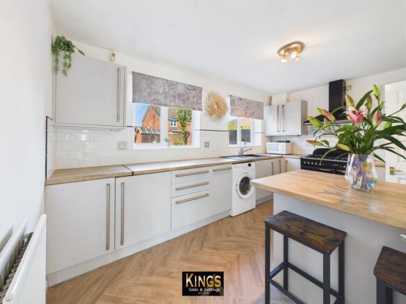 4 bed Detached for sale Image 7