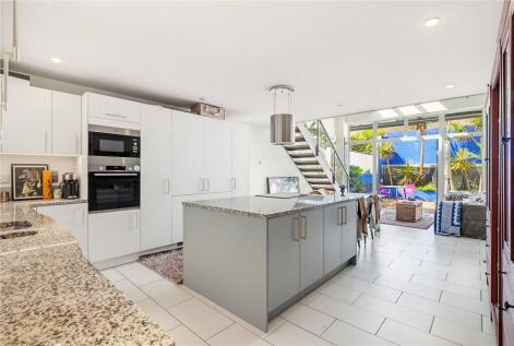 Ilminster Gardens, SW11