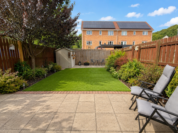 5 bed Town House for sale Image 7