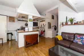 Flat 7, 239, Lavender Hill, London SW11 1JW