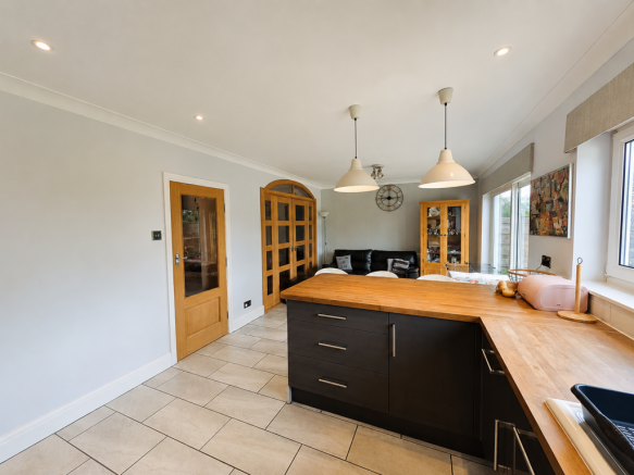 4 bed Semi-Detached for sale Image 7