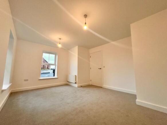 2 bed Semi-Detached to rent Image 4