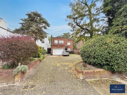 Oakleigh Park North, London