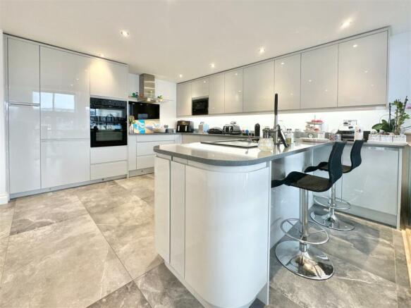 Breakfast Bar Area.JPG