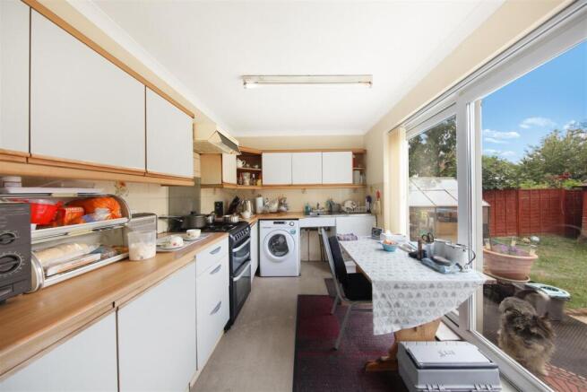 1 Russell Close - 3eZZ95ocU8jtCrH9UqpJ.jpg