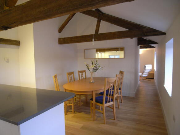 10-plus seat dining