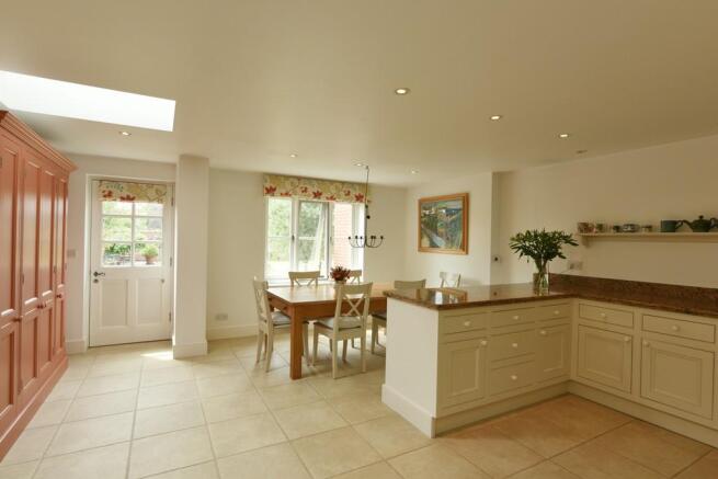 Kitchen/Breakfast...