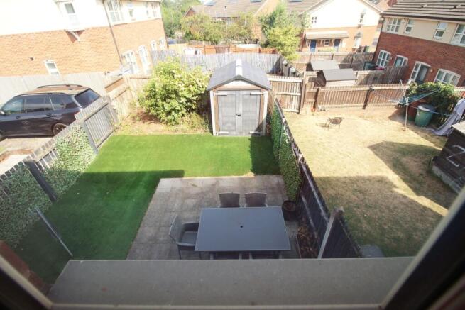 4 bed Terraced to rent Image 4