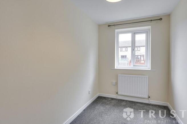 4 bed Semi-Detached to rent Image 11