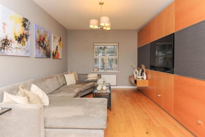 5 bed Detached for sale Image 7