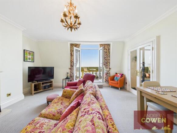 2 bed Apartment for sale Image 7