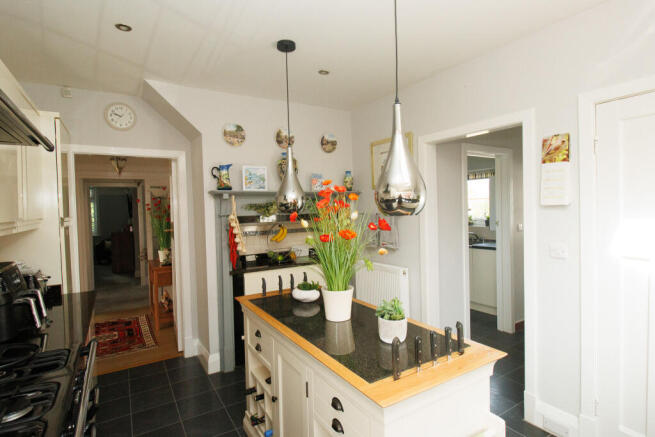 4 bed Detached Bungalow for sale Image 11