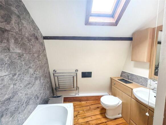 3 bed Apartment for sale Image 5