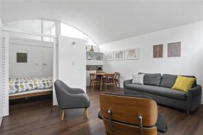 329, Crescent House, Golden Lane Estate, London EC1Y 0SN
