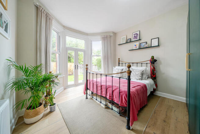 1536090-8-6ad8dcb...