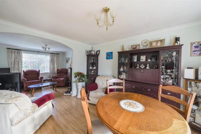 Sitting/dining room
