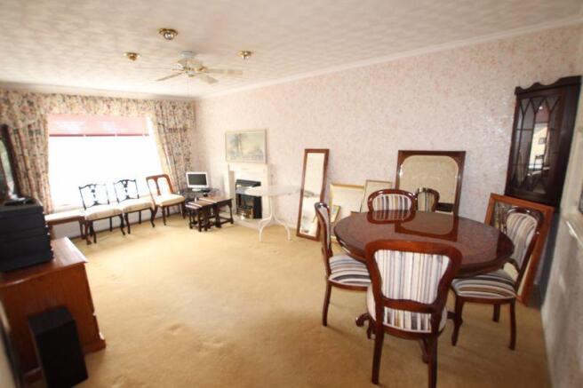 Lounge/dining ...