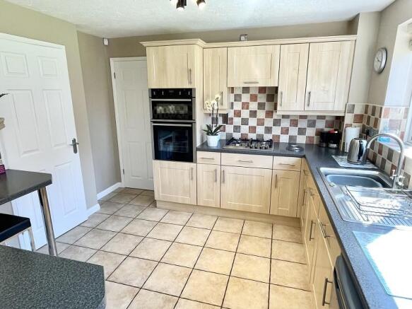 BREAKFAST /KITCHEN