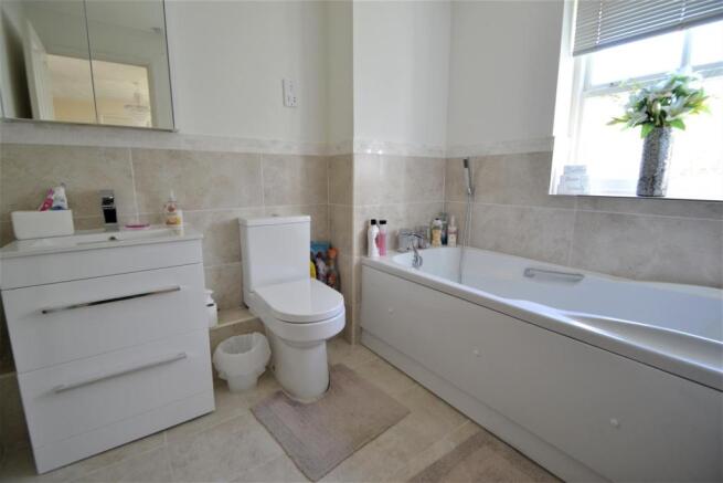 EN-SUITE BATHROOM