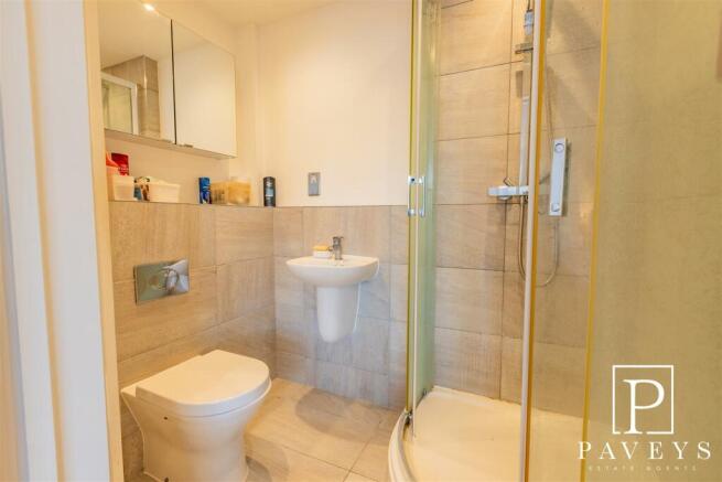 EN-SUITE SHOWER ROOM