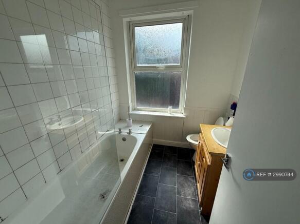 3 bed Terraced to rent Image 4