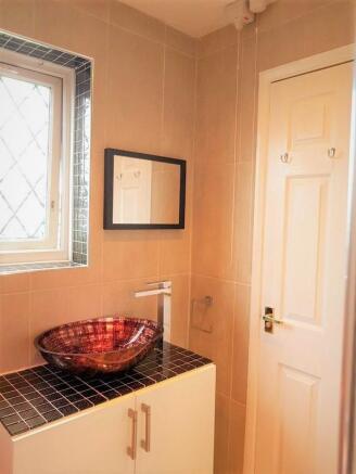 en suite shower.jpg