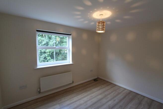 2 bed Flat to rent Image 12