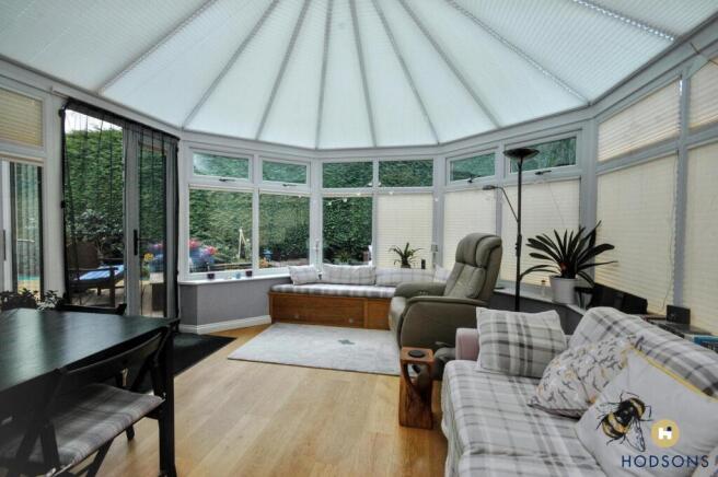 5 bed Detached for sale Image 11