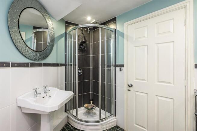 Main Bathroom W
