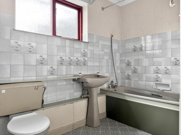 Family Bathroom - Ground floor