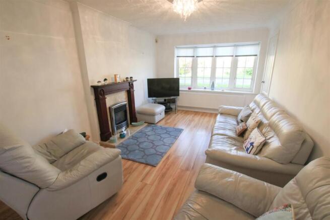 3 bed Detached Bungalow to rent Image 4