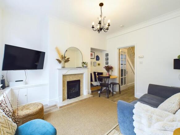 CAM03162G0-PR0121-STILL003