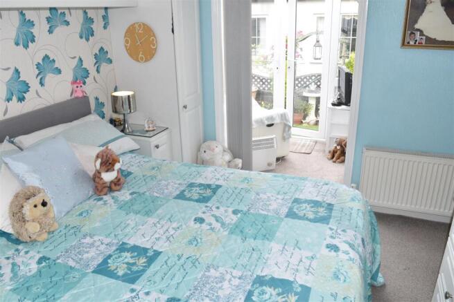 2 bed Park Home for sale Image 12
