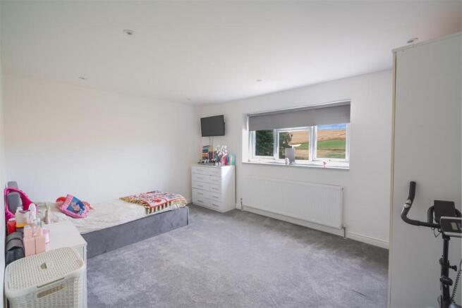 4 bed Detached for sale Image 7