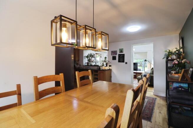 4 bed Detached for sale Image 7