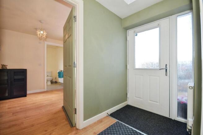 5 bed Detached for sale Image 7