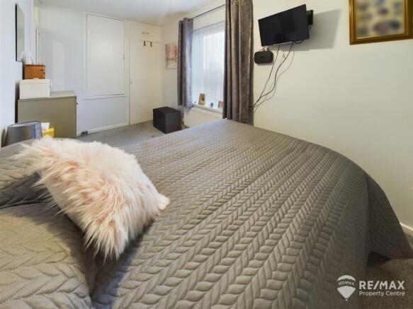 Bedroom 1 (2).jpg
