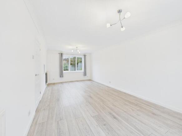 CAM02119G0-PR0502-STILL002