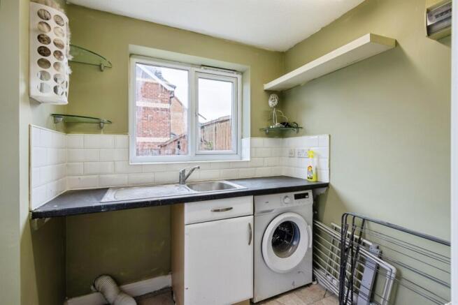 6 bed Detached for sale Image 8