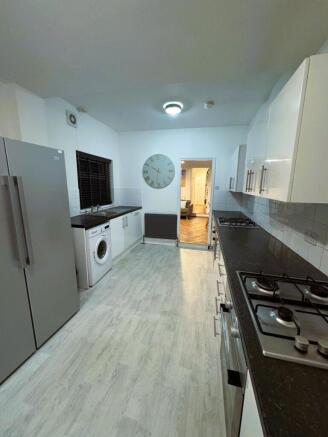 1 bed House Share to rent Image 5