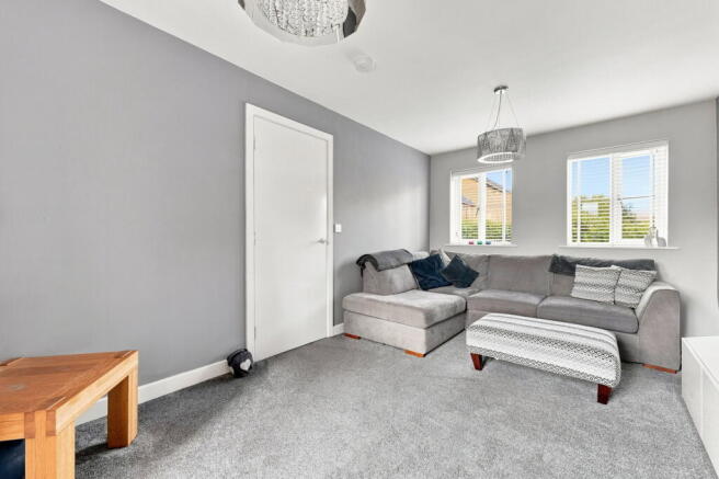 4 bed Semi-Detached for sale Image 8