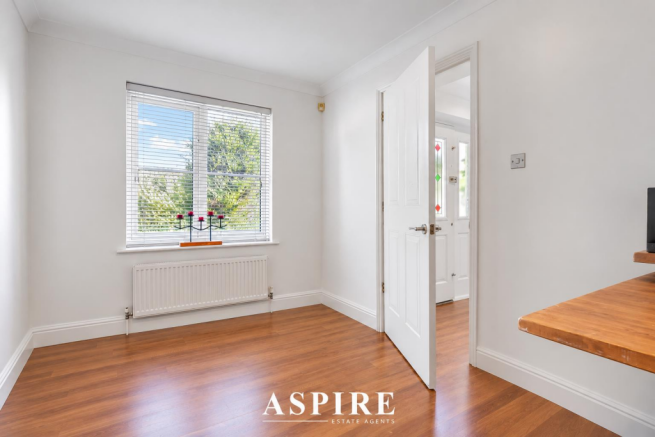 Laburnum Way, Rayleigh photo 4