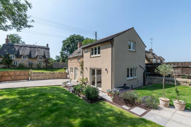 Dovecote Cottage 003.jpg