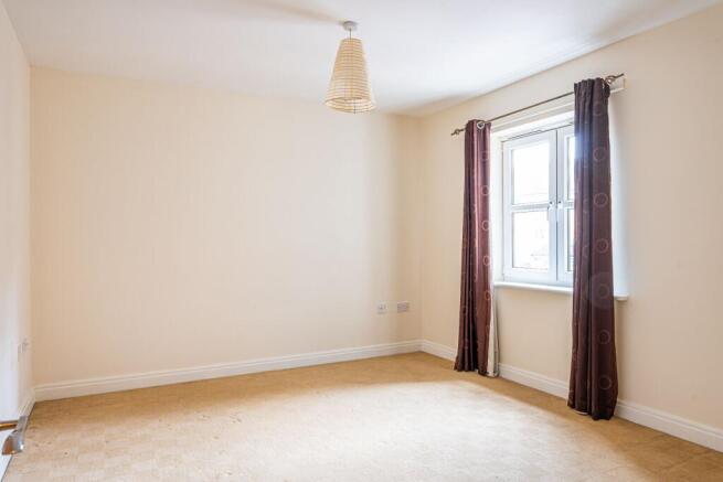 2 bed Apartment to rent Image 4