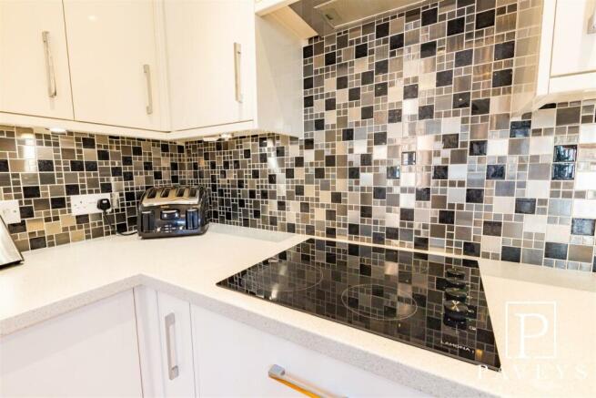 KITCHEN BREAKFAST ROOM