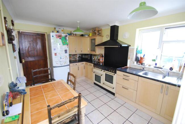 KITCHEN/BREAKFAST RO