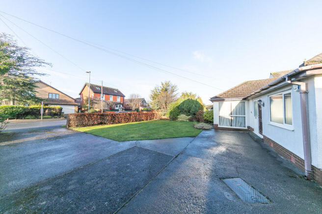 Front garden and driveway