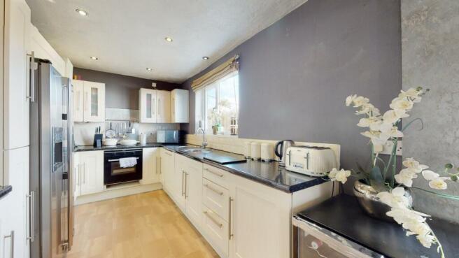 KITCHEN/DINING ROOM