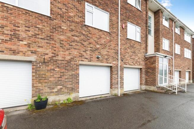 2 bed Apartment for sale Image 12
